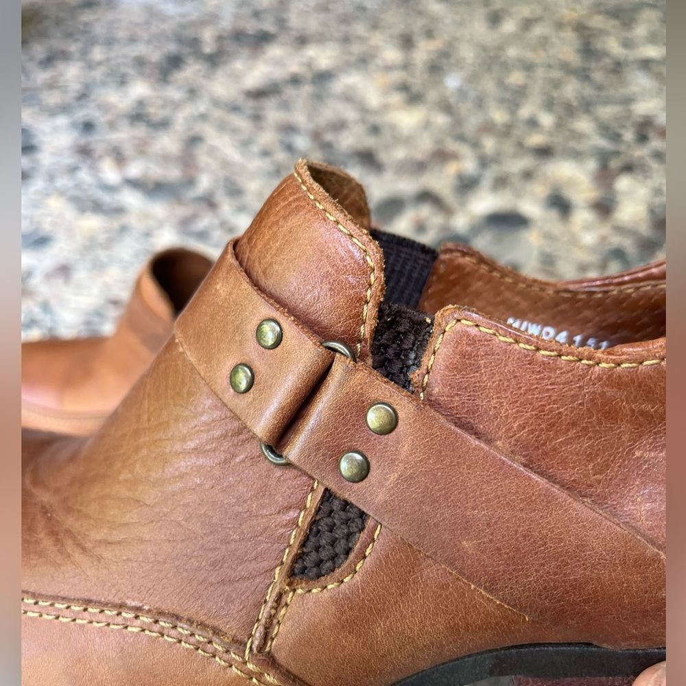 Born Handcrafted Footwear rich brown leather ankle booties, logo, Velcro, 7.5 - Picture 4 of 12